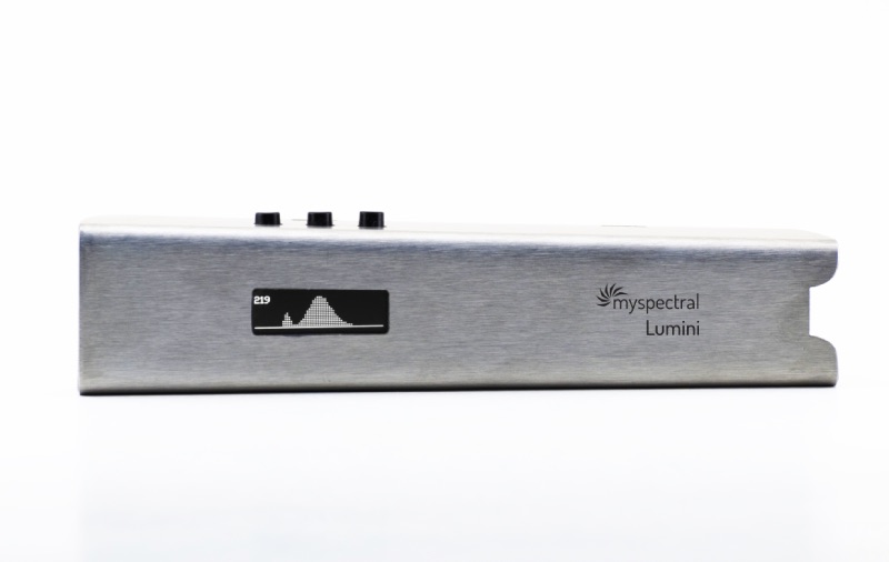 myspectral Lumini two top view with integrated mini OLED display and rechargeable battery